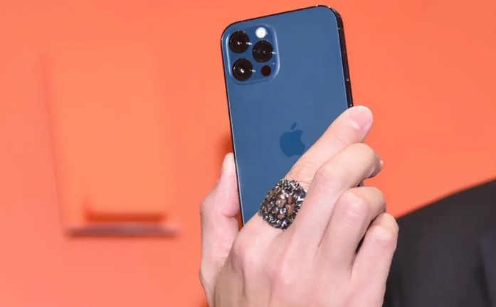 抱由镇苹果手机维修分享iPhone12系列重启方法教程 